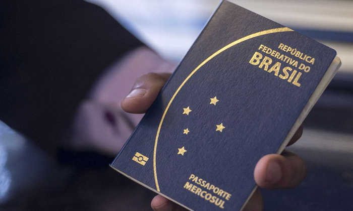 Juiz bloqueia 10% de conta corrente e passaporte de devedora